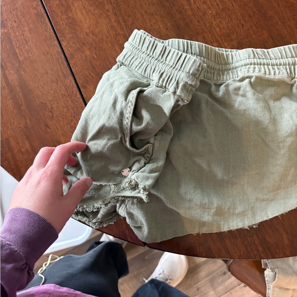Roxy Green Casual Shorts - Picture 4 of 4